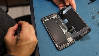 Vier von fünf Smartphones verfehlen EU-Reparaturregeln