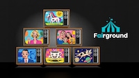 Werbegrafik für den Streamingdienst Fairground auf dunklem Hintergrund. Links sind sechs alte Röhrenfernseher pyramidenförmig übereinandergestapelt. Auf den Bildschirmen laufen bunt gestaltete, künstlich wirkende Figuren und Szenen, darunter ein Einhorn mit zusätzlichem Auge, eine Familie mit verzerrten Gesichtern, eine Kaffeetasse mit Beinen, eine schwebende Katze im Weltraum und eine Nachrichtensprecher-Figur. Rechts daneben steht das Fairground-Logo mit einem türkisfarbenen Zirkuszelt und dem Schriftzug „Fairground“.