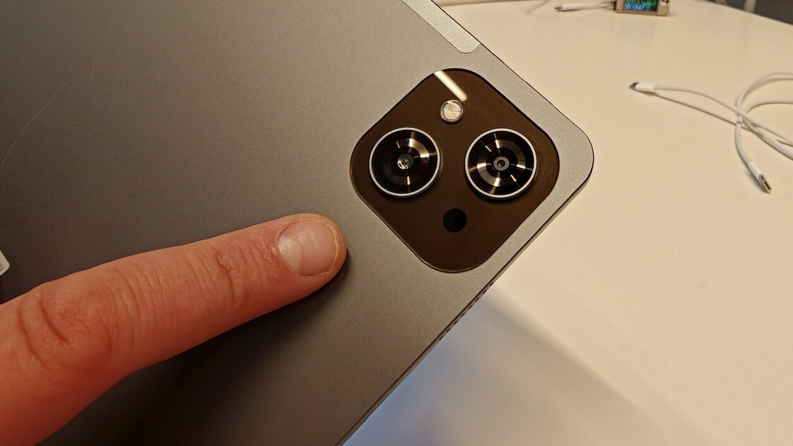 Nahaufnahme des Kameramoduls auf der Rückseite eines Tablets Tabwee T12 Pro.