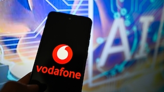 Ein Smartphone mit dem Vodafone-Logo + Schriftzug