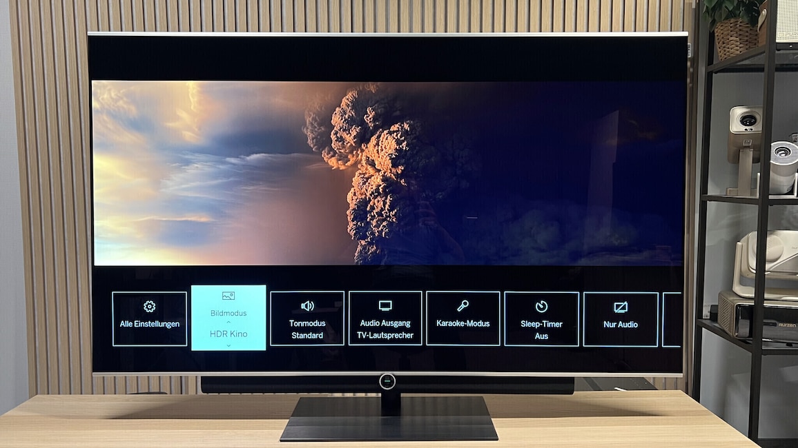 Für ein möglichst authentisches Erlebnis sollten User den Bildmous "(HDR) Kino" oder "Dolby Vision Dunkel" (bei entsprechenden Inhalten) auswählen.