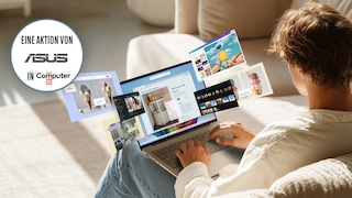 Ein Mann sitzt am Laptop