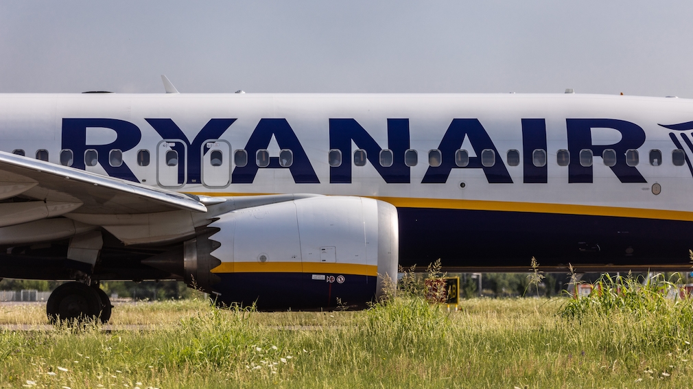 Ryanair-Schriftzug auf der Seite eines Flugzeugs