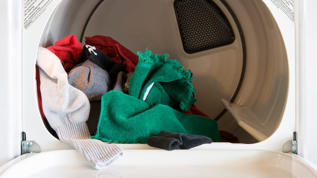 Wäsche in einer Waschmaschine (Symbolbild)