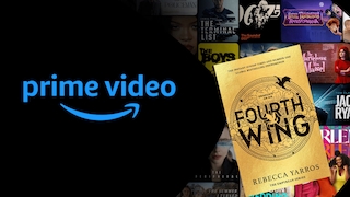 Das Prime-Video-Logo vor einer Auswahl von Serienmotiven, daneben das gelbe Buchcover von "Fourth Wing" von Rebecca Yarros.