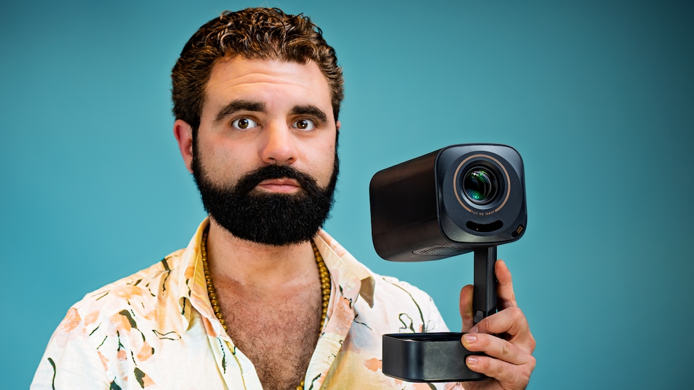 Beamer-Experte Richard W. Schaber zeigt den Yaber T1 Pro im Test