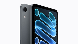 Produktbild eines dunkelgrauen Apple iPad mini vor weißem Hintergrund. Zwei Ansichten zeigen die Vorder- und Rückseite des Tablets. Auf der Rückseite sind eine einzelne Kamera und ein LED-Blitz zu sehen. Das Display besitzt einen schwarzen Rahmen und zeigt ein abstraktes Hintergrundbild mit blau leuchtenden Formen.
