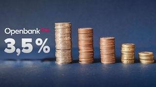 Auf dunkelblauem Hintergrund stehen fünf Stapel aus Münzen, die von links nach rechts immer niedriger werden. Links daneben sind das weiße Openbank-Logo mit rotem Symbol sowie die große Zinsangabe „3,5 %“ eingeblendet.