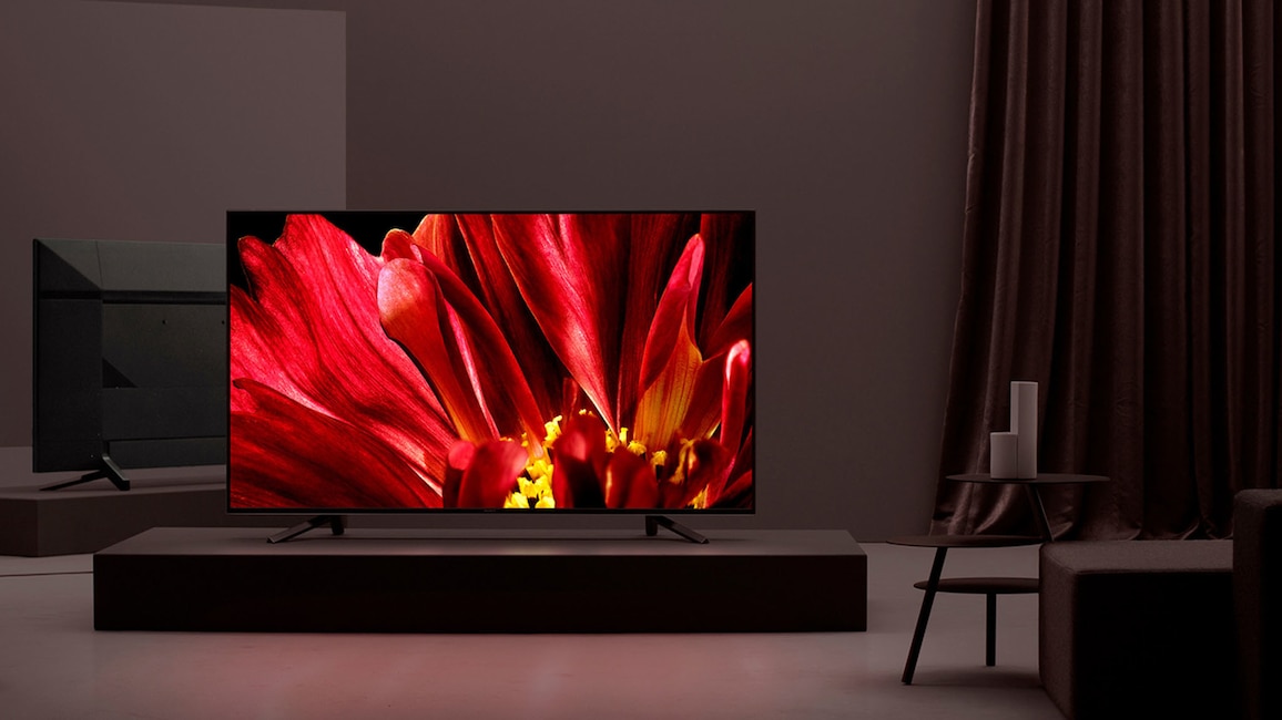 Bei optimaler Bildeinstellung für Filme weist das Bild von Fernsehern auch ohne Nachtmodus einen geringeren Blauanteil auf als von typischen Smartphones oder Computermonitoren.