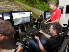 Total abgefahren: Plötzlich ist Gran Turismo 5 Wirklichkeit! Playstation mit Gran Turismo 5 im Ringwerk. © AUTO BILD/Sven Krieger