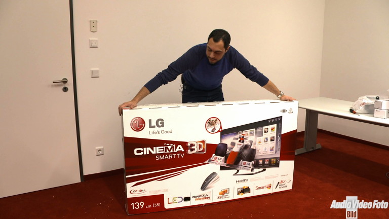 So wird ein Riesen-Fernseher ausgepackt - COMPUTER BILD