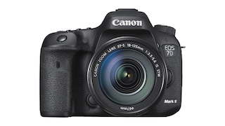 Canon EOS 7D Mark II mit EF-S STM 18-135mm 1:3,5-5,6 IS