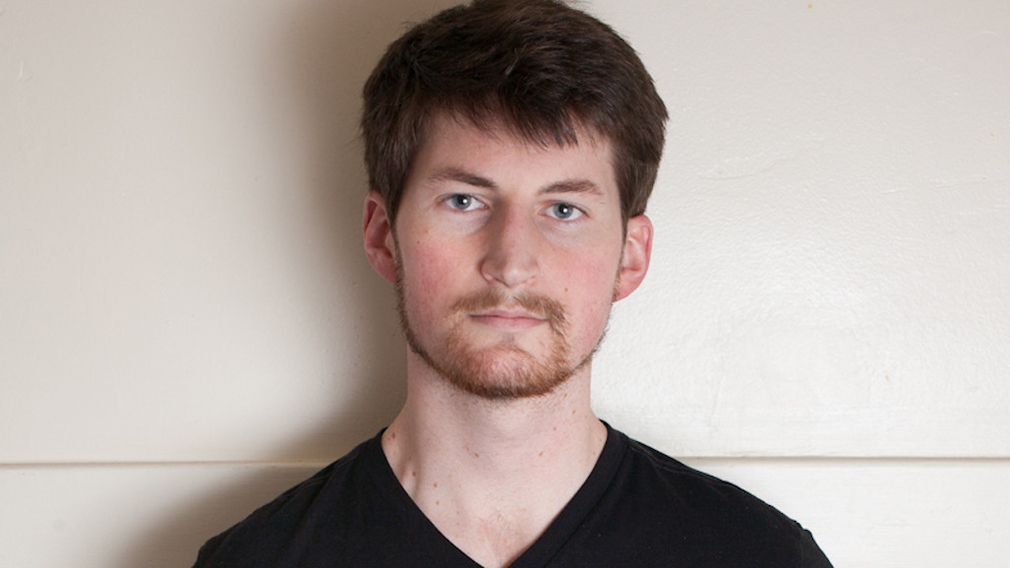 Шартрез кот полосатый. Серый полосатый котенок порода. Сибирский голубая кошка короткошерстная. Лицо человека. Какой то обычный.