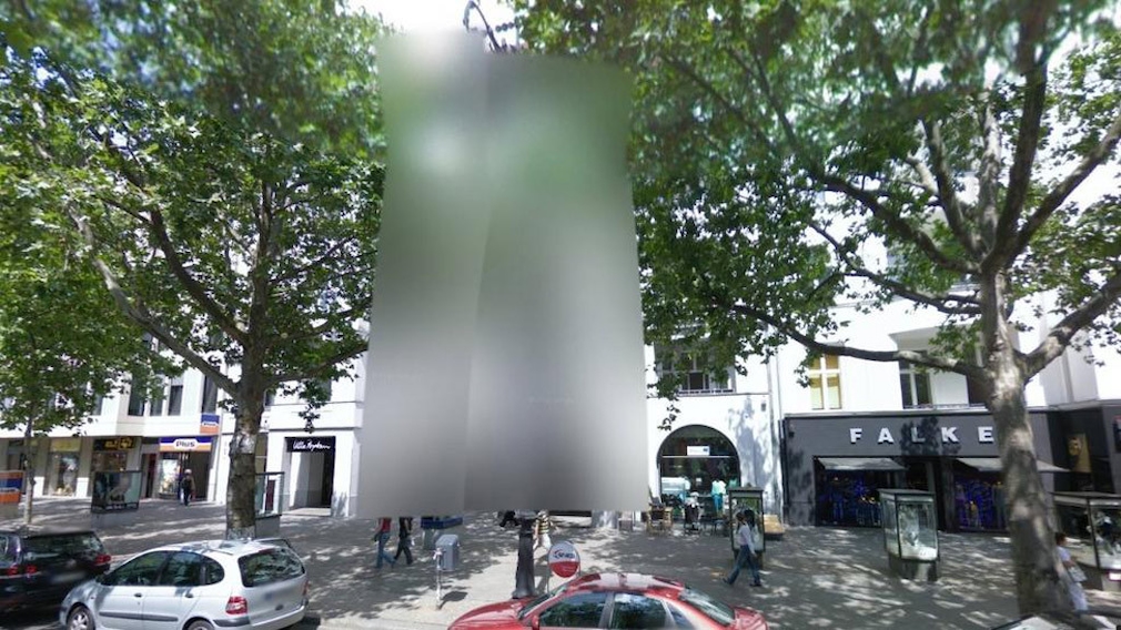 Google Street View: Pixel-Burka