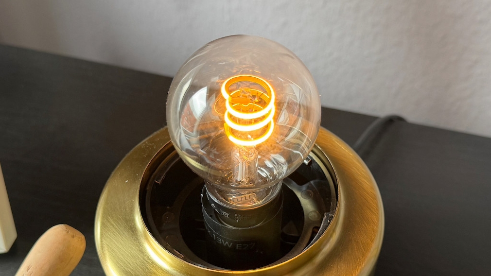 Smarte Lampen im Test: Licht auf Befehl – für unter 20 Euro