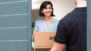 Amazon Pantry: Haushaltsartikel kommen an die Wohnungstür Amazon bietet seinen Prime-Kunden in Deutschland einen neuen Service: Für 4,99 Euro pro Paket werden Haushaltsartikel an die Tür geliefert. 