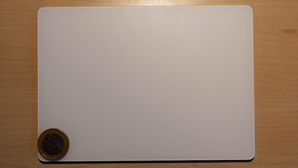 Apple Magic Trackpad 2 im Praxis-Test: Kein Maus-Ersatz Riesige Fläche: Auf diesem Trackpad ist ausreichend Platz. 
