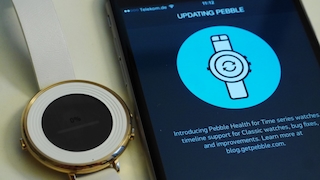 Die Pebble Time Round mit Apple Smartphone App
