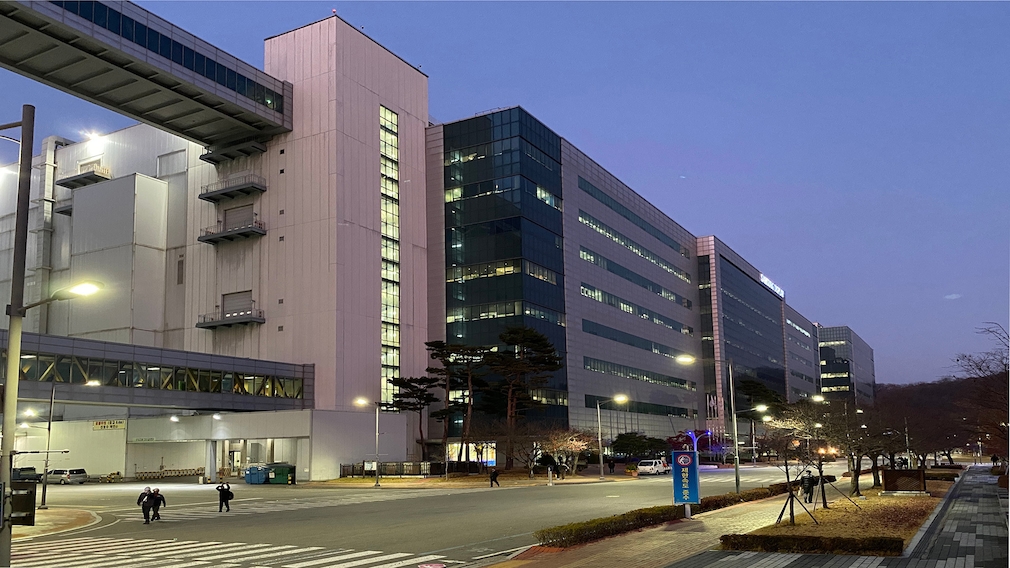 Samsung Display rüstete jüngst eine gigantische Bildschirmfabrik in Asan (Südkorea) auf QD-OLED um.