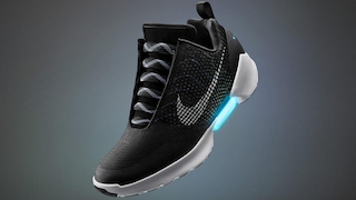 Nike: Selbstschnürender Schuh