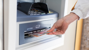 Sicherheitslücken bei Geldautomaten © Westend61/getty images