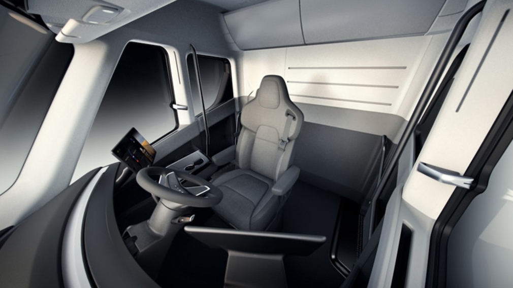 Tesla Truck Semi: Fahrer sitzt mittig