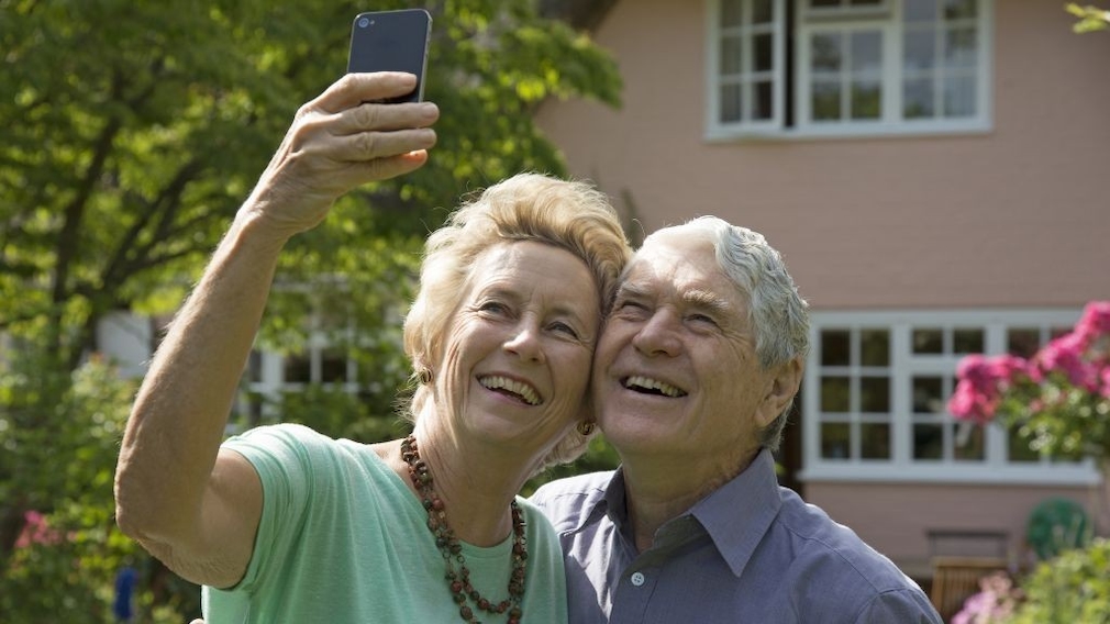 Ehepaar mit Smartphone