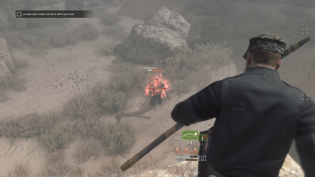 Metal Gear Survive angespielt: Kampf ums Überleben! Diesen brennenden Wanderer fertigt der Soldat mit Pfeil und Bogen aus sicherer Distanz ab. 