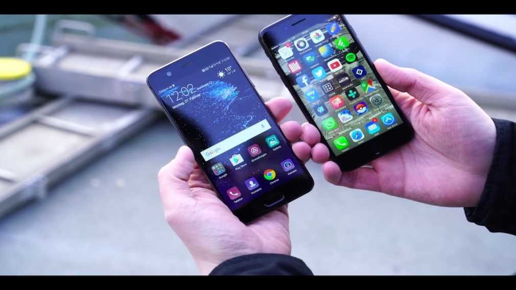 Huawei P10 im Test: Auf den Spuren von Apple Das P10 (links) und das iPhone 7 sind sich optisch sehr ähnlich. 