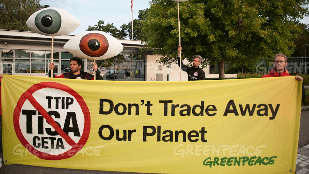 Greenpeace Protest gegen geheime TiSA-Verhandlungen bei der US-Mission in Genf