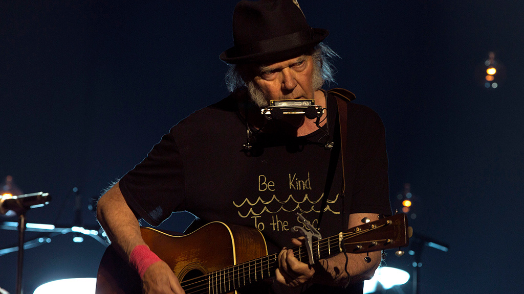 Current picture of neil young, latina bent over