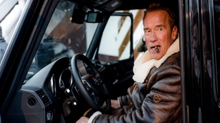 Arnold Schwarzenegger im elektrischen Geländewagen von Kreisel Electric