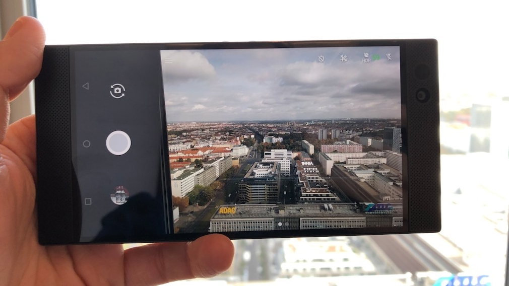 Razer Phone im Praxis-Test: DAS Gamer-Smartphone? Die mittlerweile typische Dual-Kamera ist ebenfalls an Bord – der Funktionsumfang für das doppelte Linsen-Gespann aber überschaubar. 