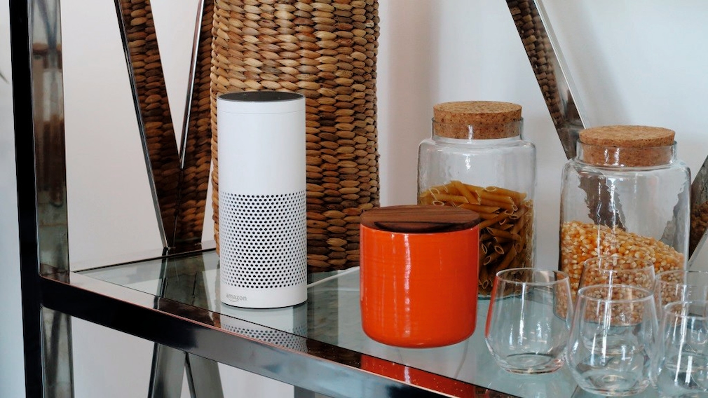 Google Home vs. Amazon Echo im Duell: Wer darf einziehen? XXX 