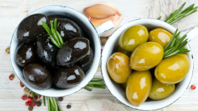 Schwarze Oliven meist nur gefärbt! So erkennen Sie es