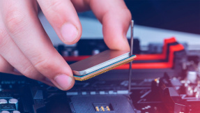 So geht es: Neuen Prozessor in den PC einbauen