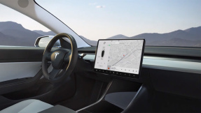 Bisher verboten: Bald gucken Sie Filme in Ihrem Tesla!