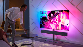 Riesen-Soundbar, mehr Ambilight: Philips OLED 984