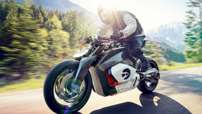 Elektro-Motorrad: BMW baut Seitenständer zum Aufladen