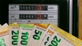 Diese Strom- und Gasanbieter zahlen nach Klagen Geld zurück
