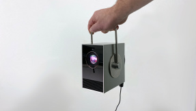 Der LG CineBeam Q lässt im Test andere Mini-Beamer blass aussehen
