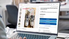 Halbe Million Euro: Mini-Sneaker zum Maxi-Preis bei Ebay