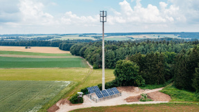 Mobilfunk auf dem Land: O2 baut energieautarken 5G-Mast