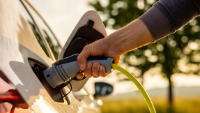 E-Auto-Fahrer grinsen: Benziner waren im ersten Halbjahr teurer