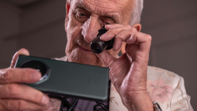 Zu dick: So macht sich Honor über Samsungs Falthandys lustig