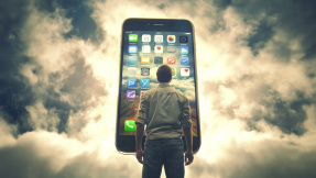 Darum bauten YouTuber ein 150-Kilo-Smartphone