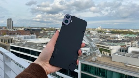 Das CMF Phone 1 zeigt sich im Test von vielen Seiten
