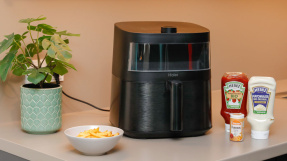 Dieser Haier-Airfryer punktet mit Sichtfenster und praktischem Garkorb