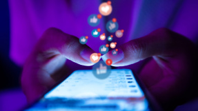 Gesetz soll Meta & Co. zum Schutz der User zwingen