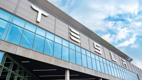 KI-Chatbot Grok zieht in Tesla-Fahrzeuge ein
